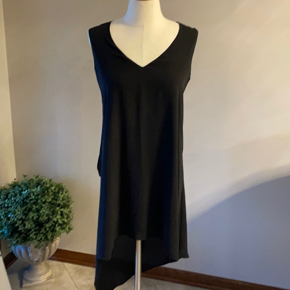 BCBG beautiful flirty tank, sleeveless, V NECK  black high low dress. Size Xxs